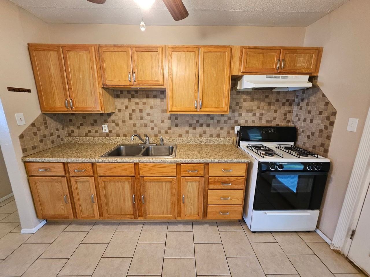 203 Ivy St - Photo 7 of 19