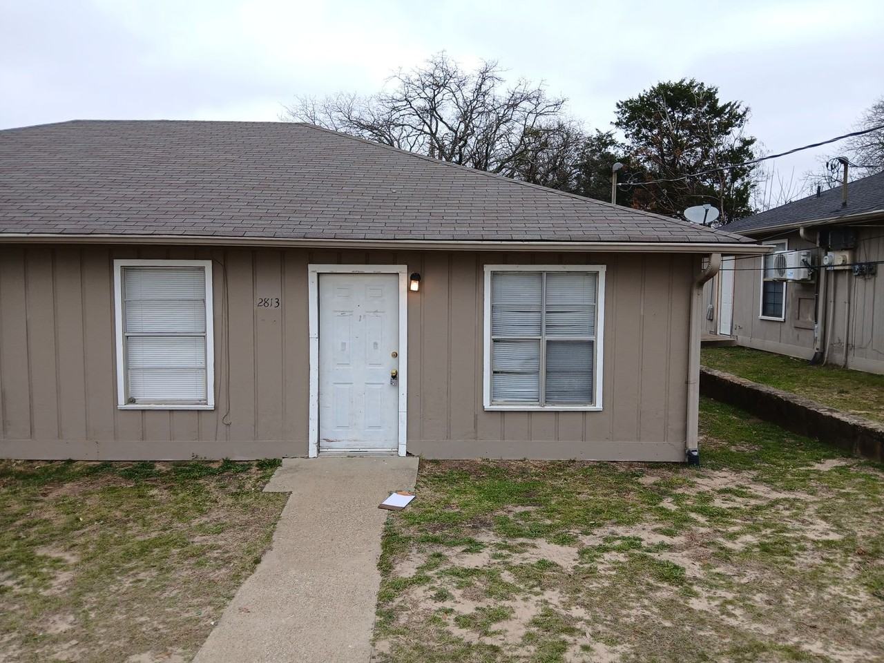 2813 W Shaw St - Photo 2 of 17