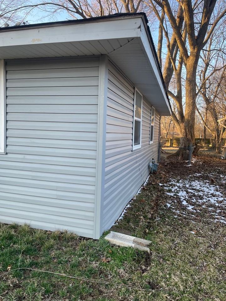 2843 E Monroe Ter - Photo 2 of 35