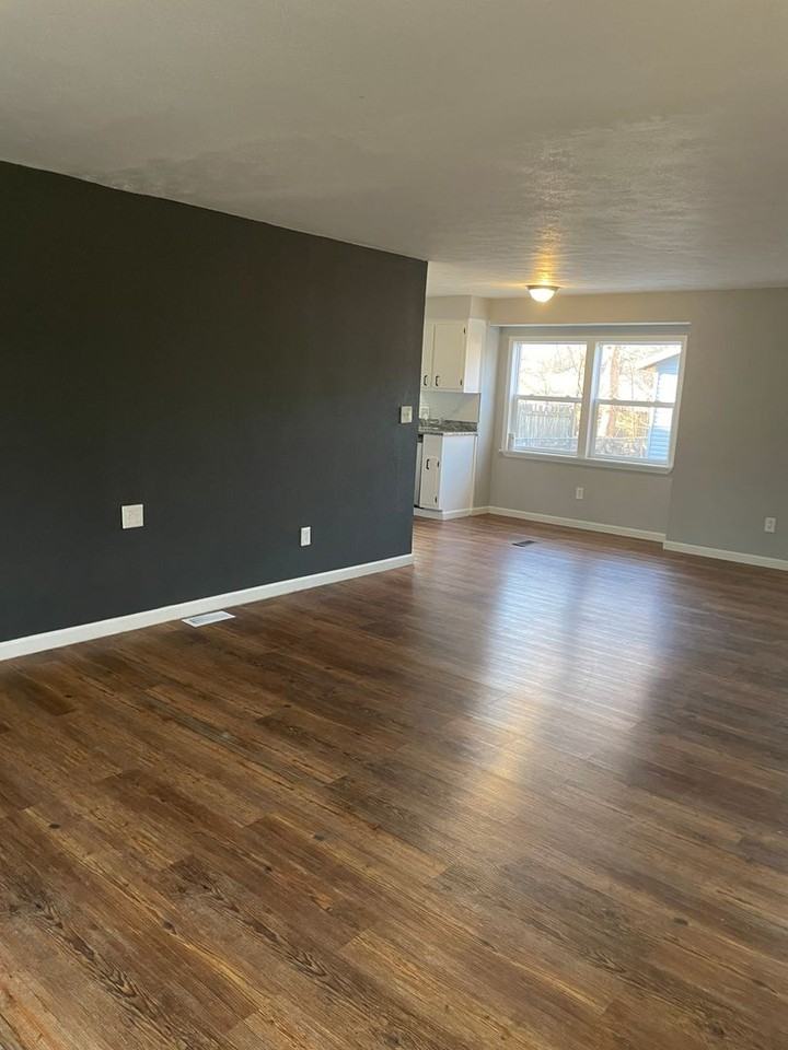 2843 E Monroe Ter - Photo 3 of 35
