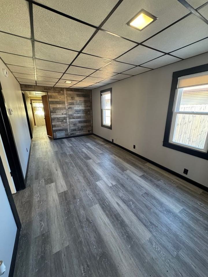 727 Wood Ave - Photo 2 of 10