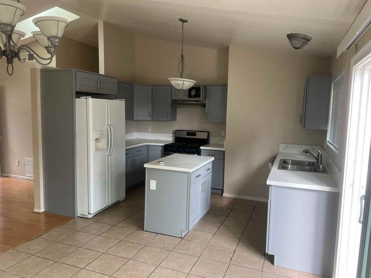 2439 S Dartmouth Rd - Photo 3 of 12