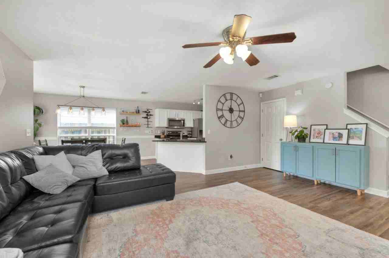 27 3rd St - Photo 3 of 32