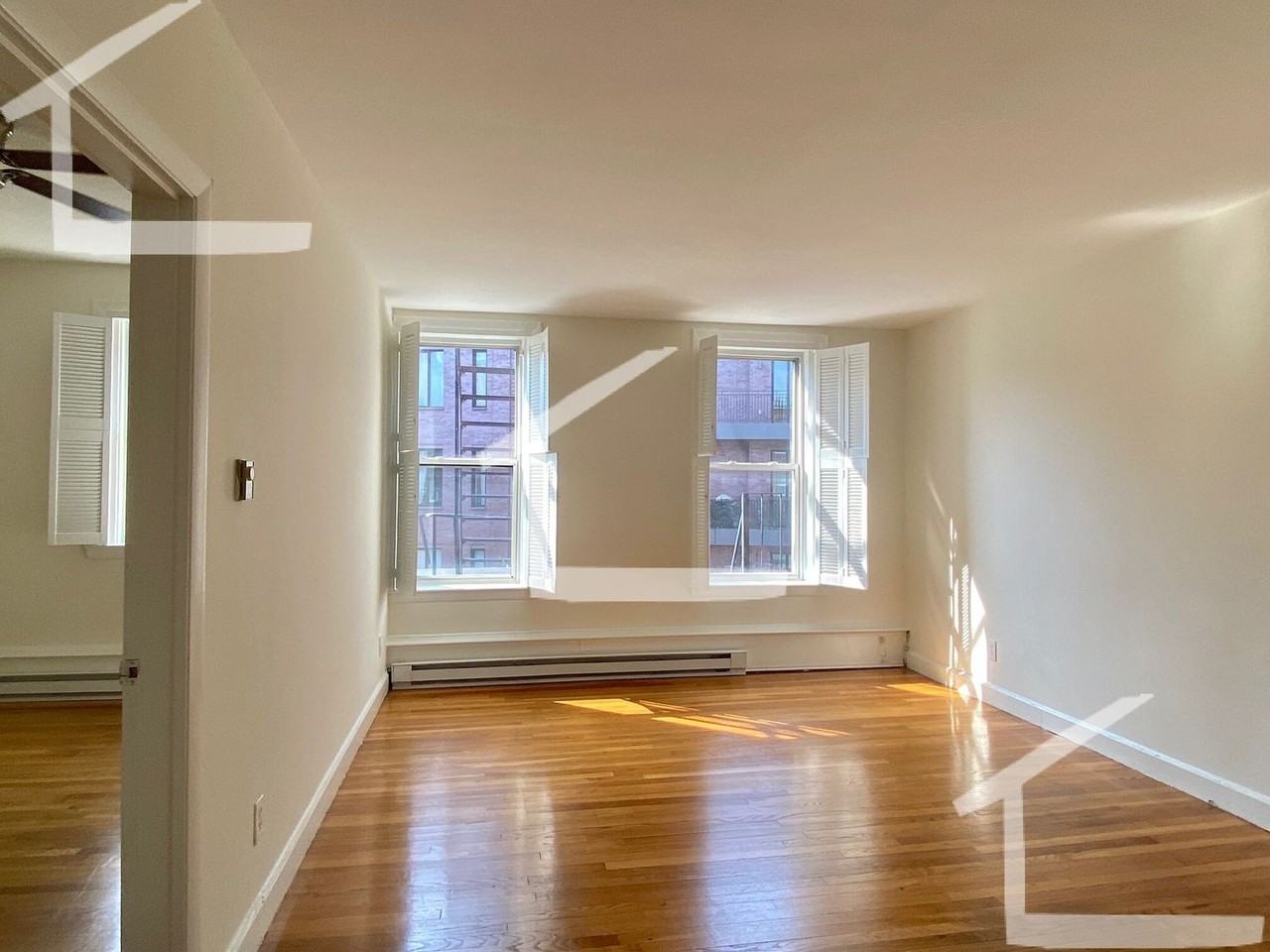 539 Beacon St - Photo 3 of 12