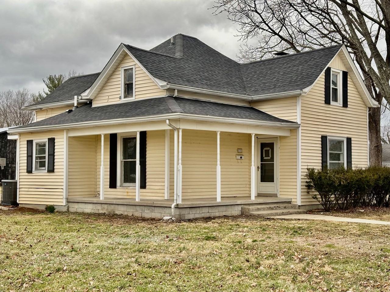 131 Woodford Dr - Photo 2 of 24