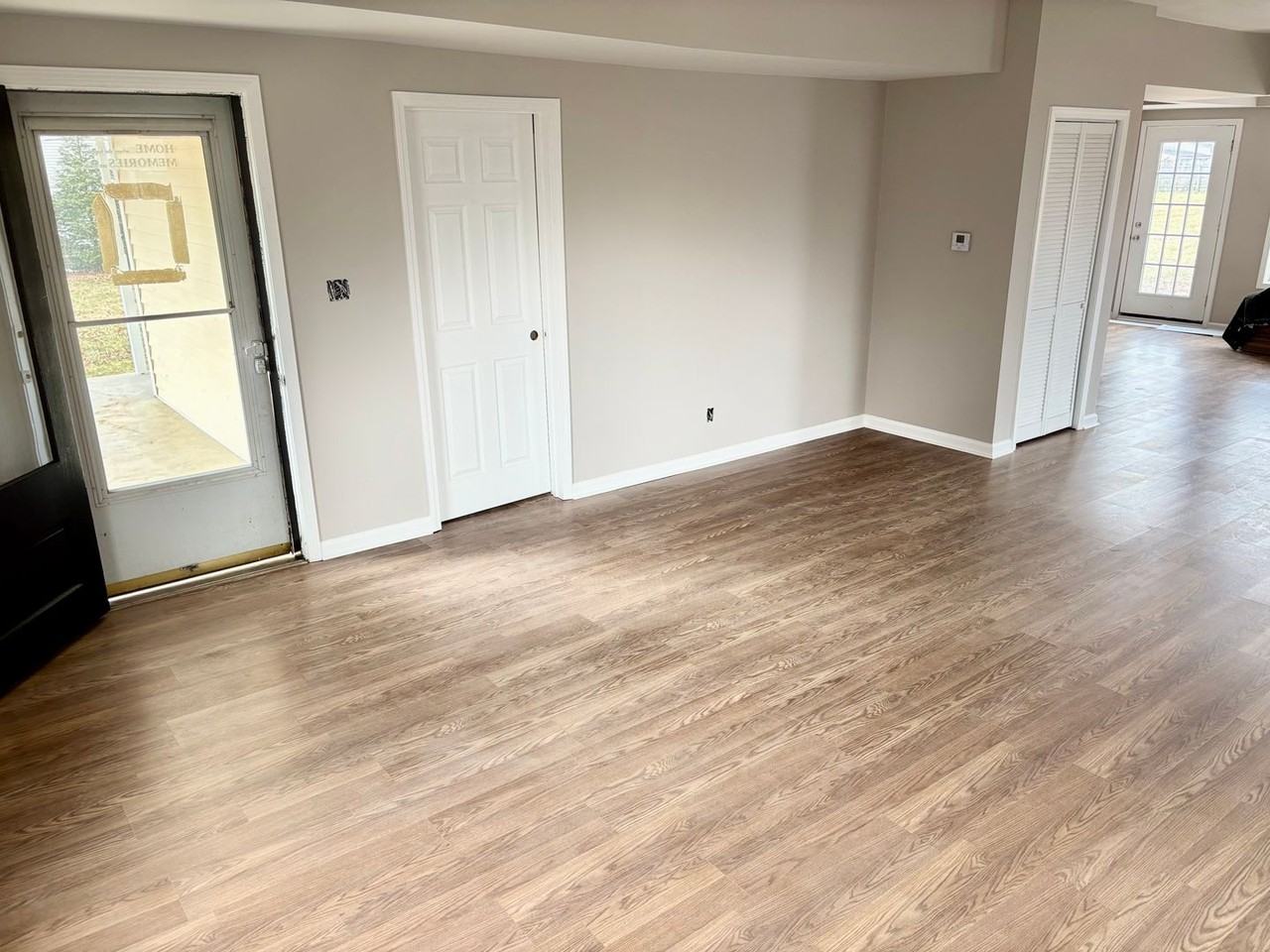 131 Woodford Dr - Photo 3 of 24