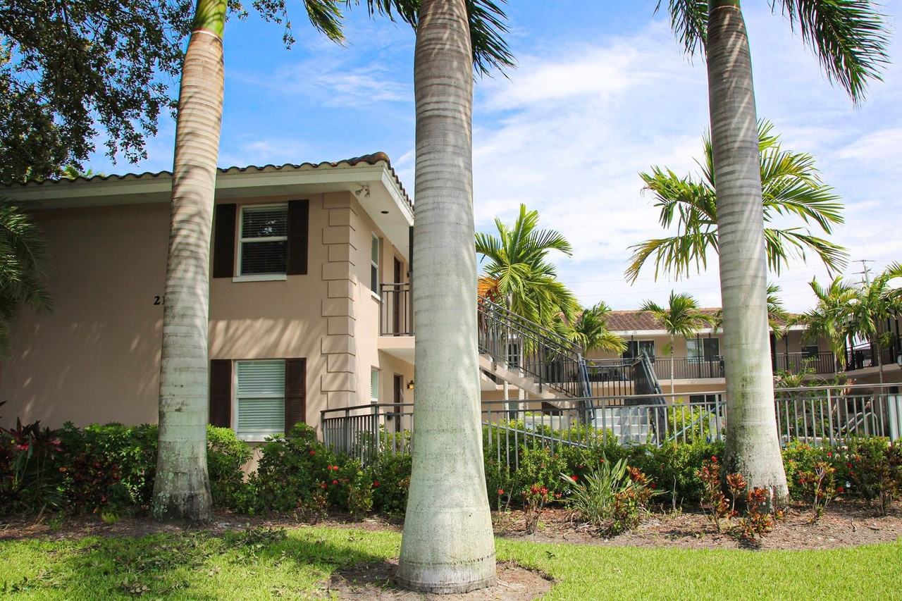 2102 Alamanda Dr #106 - Photo 2 of 36