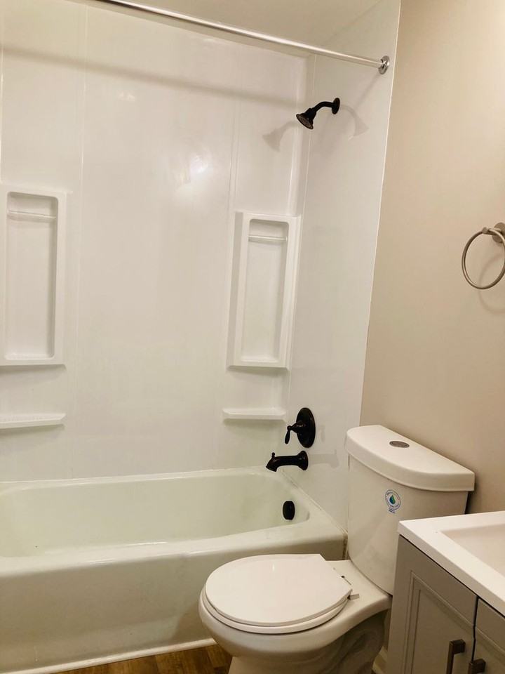 119 Parkhurst St - Photo 5 of 12