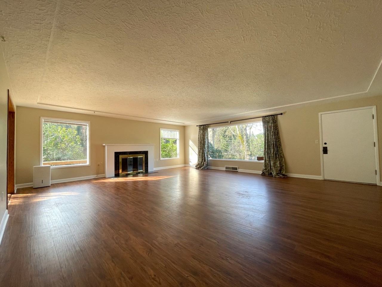 9530 Sw Edgewood St - Photo 2 of 25