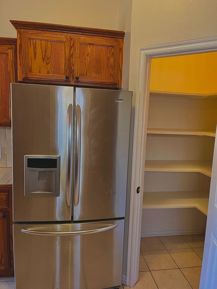 929 Eagle Cliff Dr - Photo 5 of 25