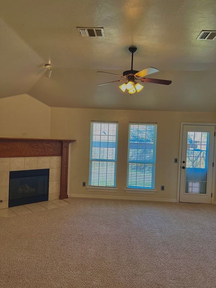 929 Eagle Cliff Dr - Photo 6 of 25