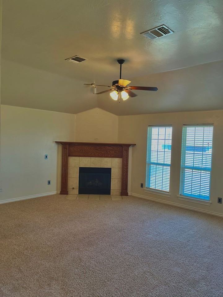 929 Eagle Cliff Dr - Photo 7 of 25