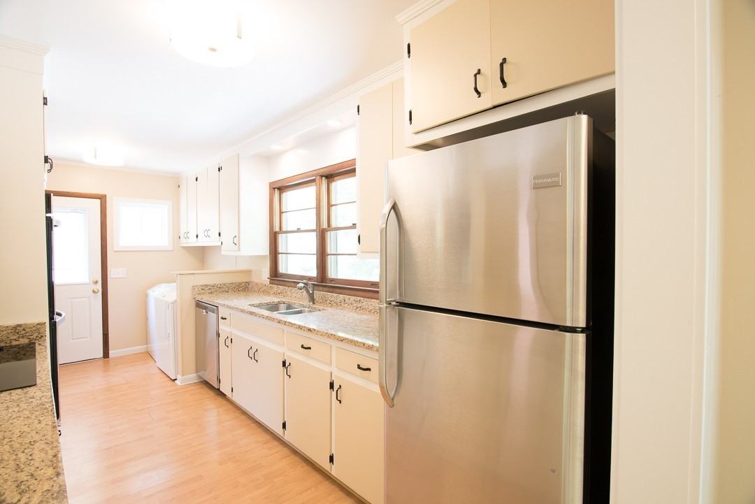 453 Scott St - Photo 4 of 26