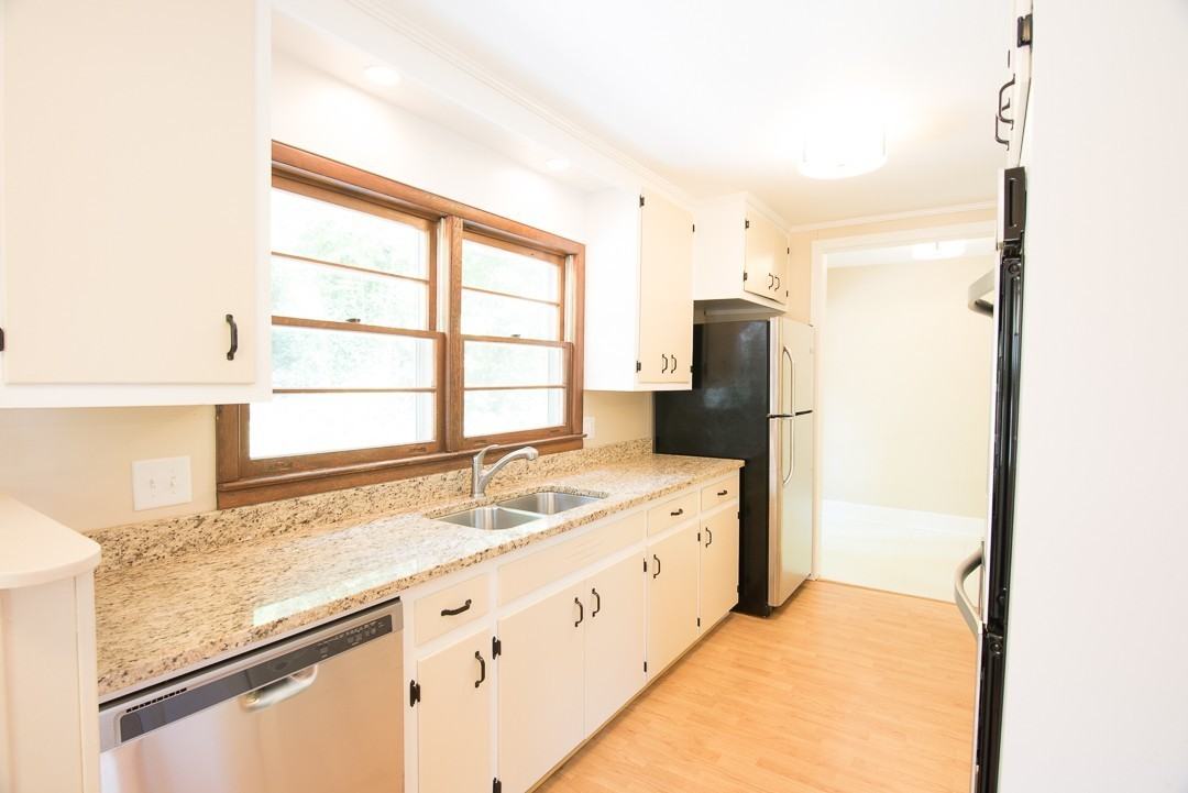 453 Scott St - Photo 5 of 26