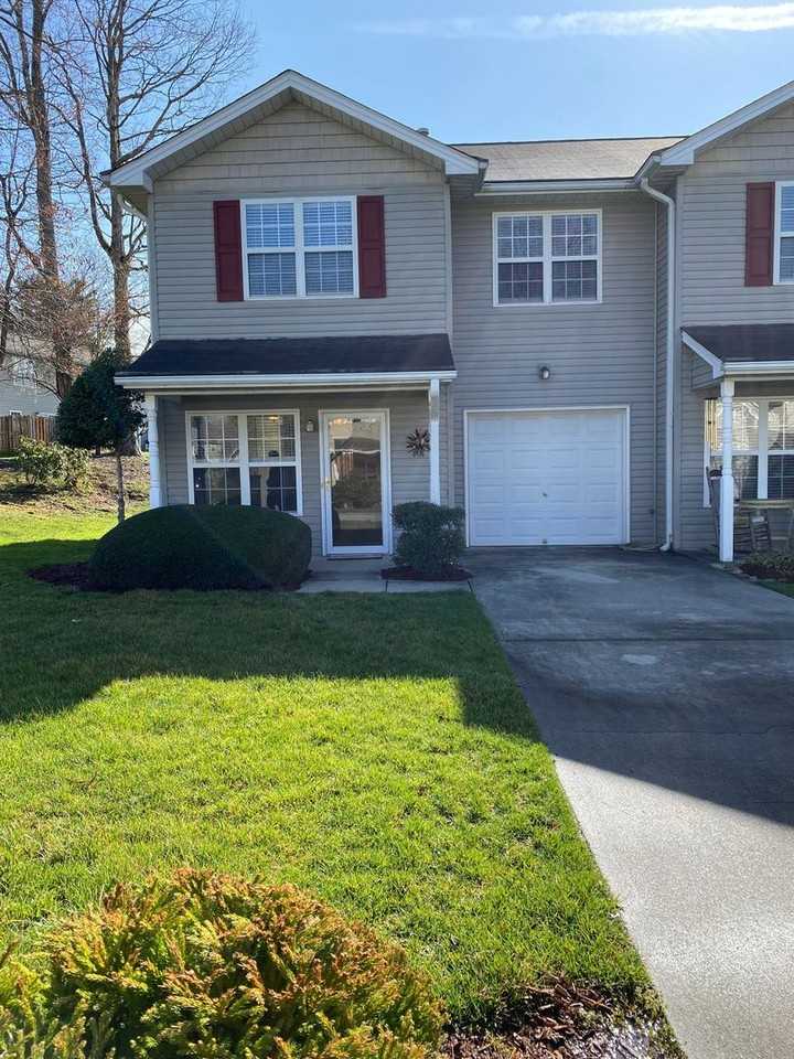 108 Stafford Ct - Photo 2 of 50