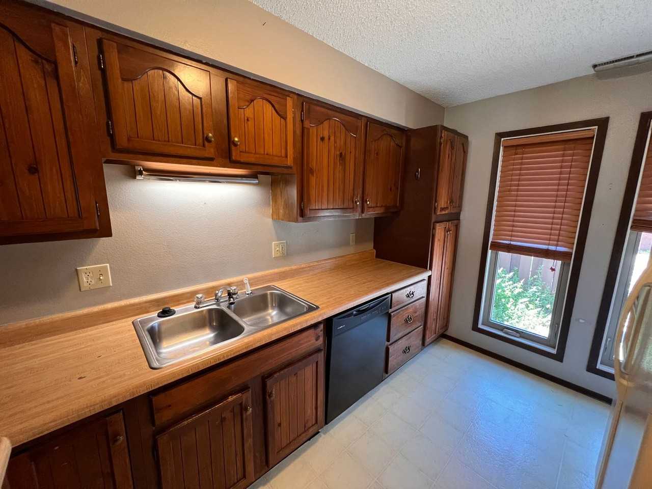 434 Hawaii Ct - Photo 3 of 27