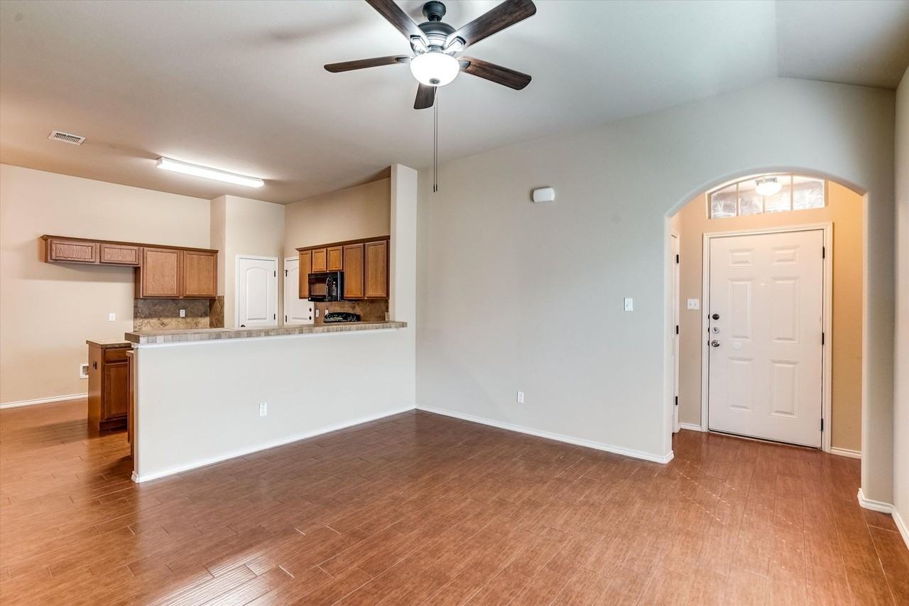 1124 Brendon Lee Ln - Photo 4 of 36