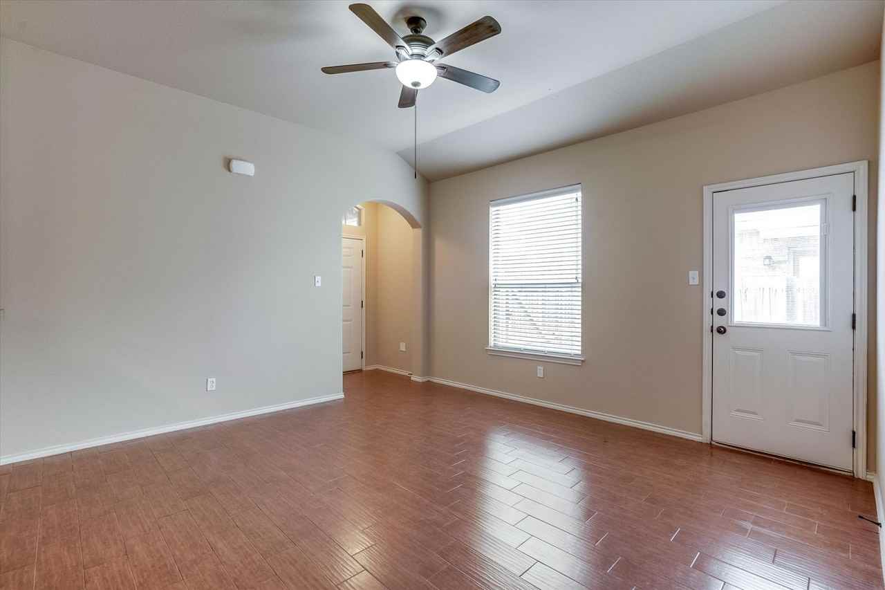 1124 Brendon Lee Ln - Photo 5 of 36