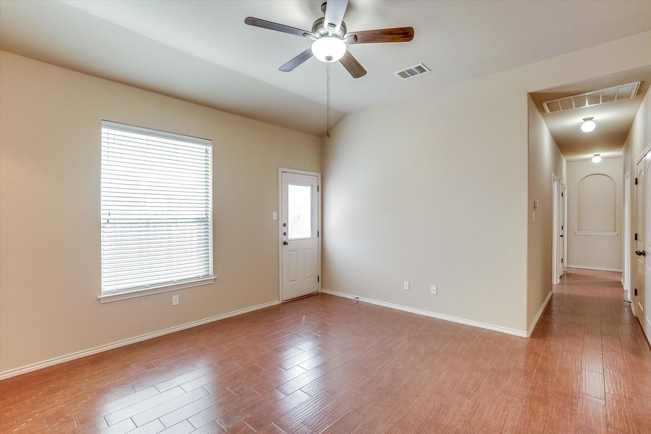 1124 Brendon Lee Ln - Photo 7 of 36
