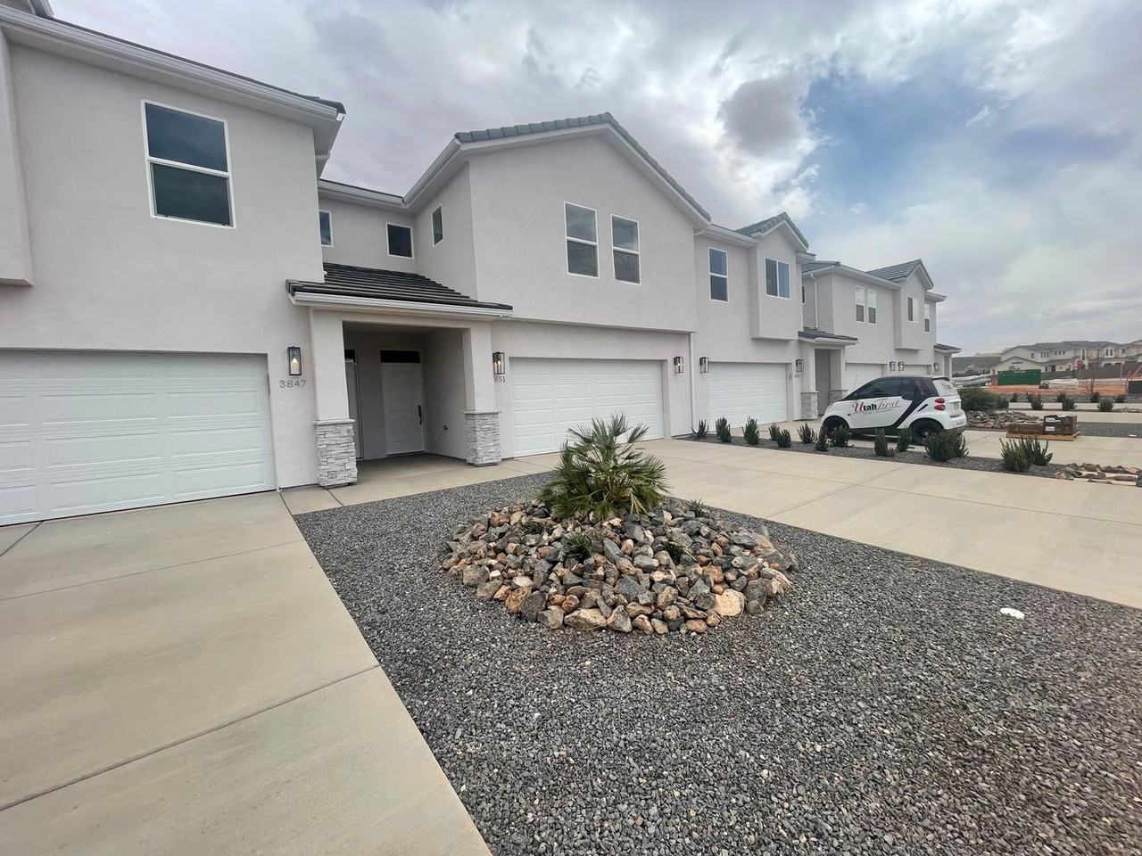 3843 S Mustang Valley Dr - Photo 2 of 23