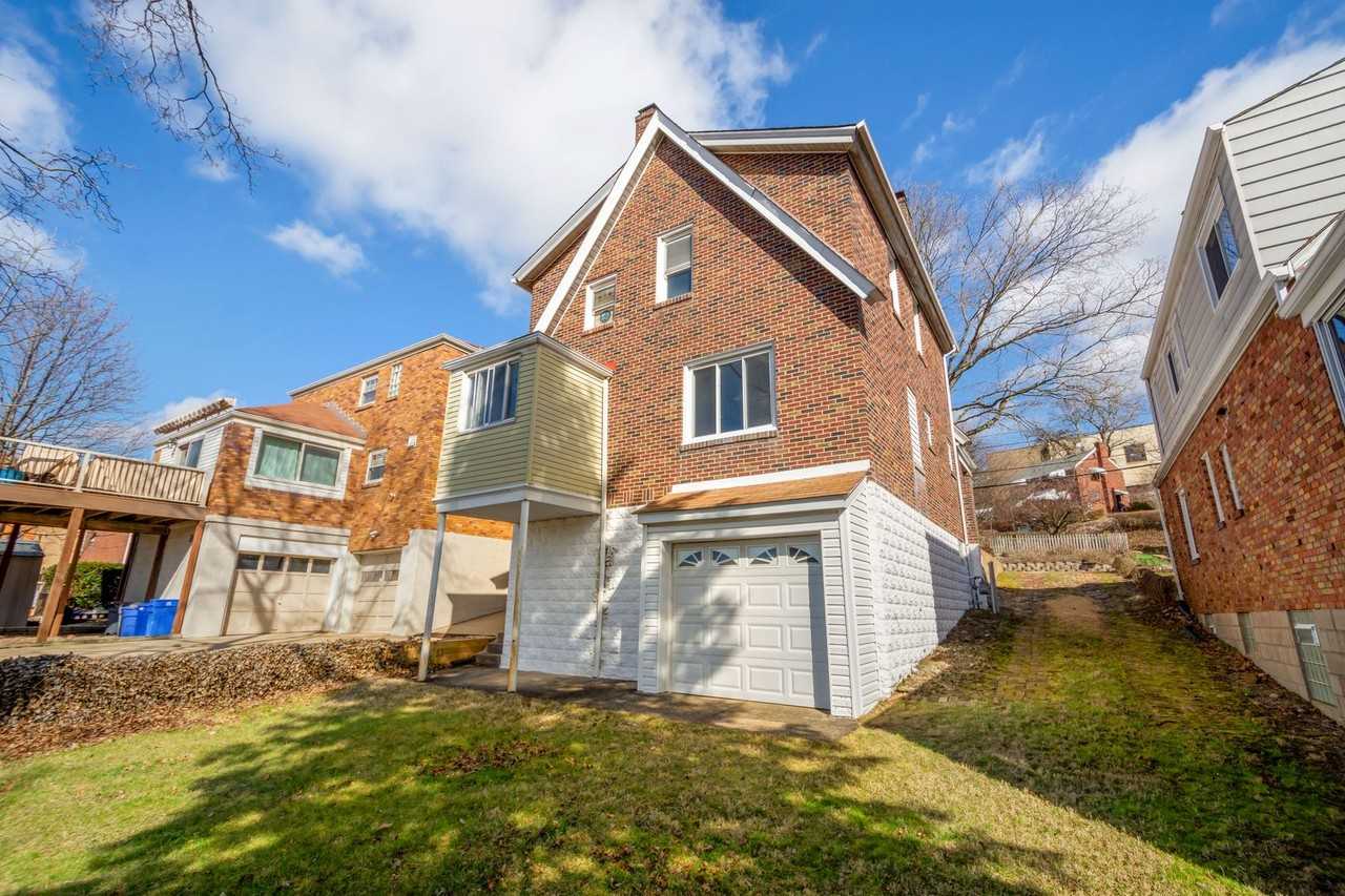 2396 Edgar St - Photo 5 of 30