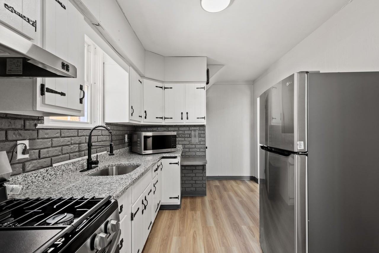 2396 Edgar St - Photo 7 of 30