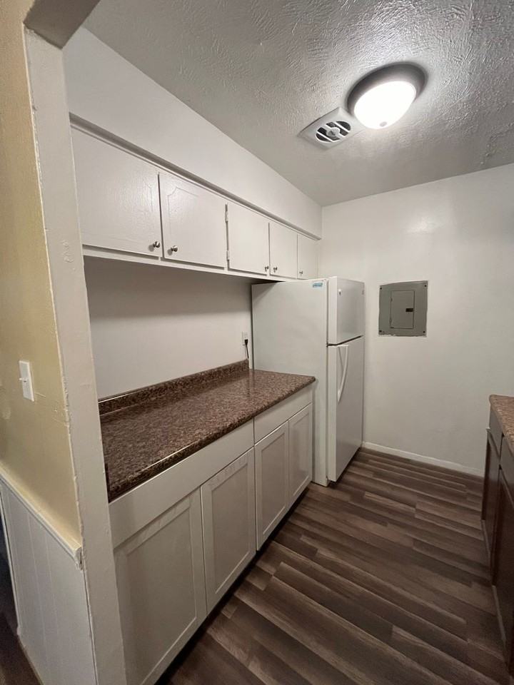 650 Hoyt - Photo 3 of 17