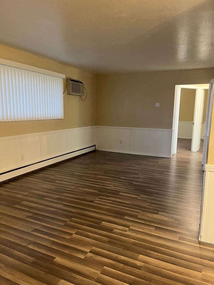 650 Hoyt - Photo 7 of 17