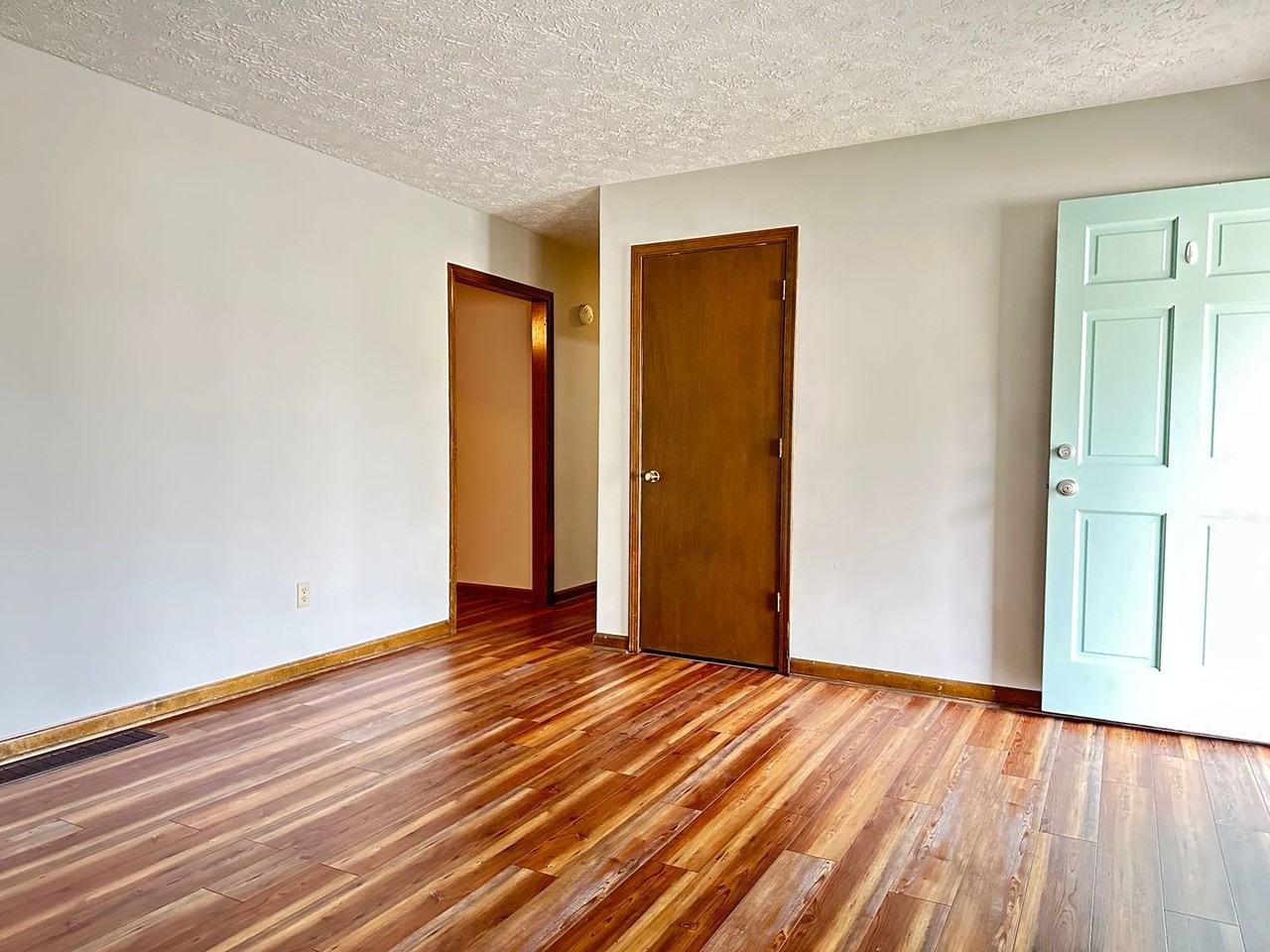 3370 Spangler Dr - Photo 6 of 33