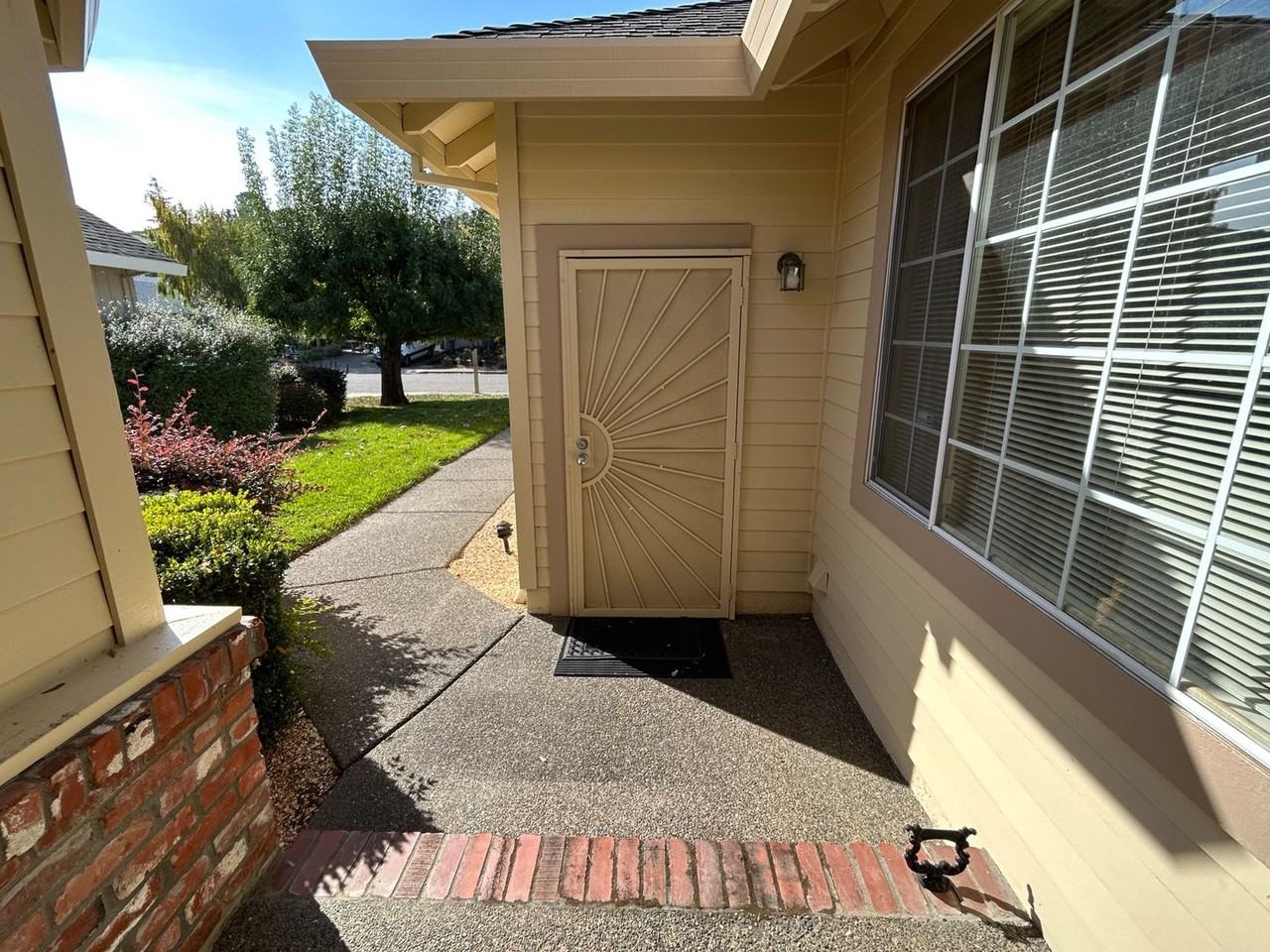 7943 Oakmont Dr - Photo 3 of 17