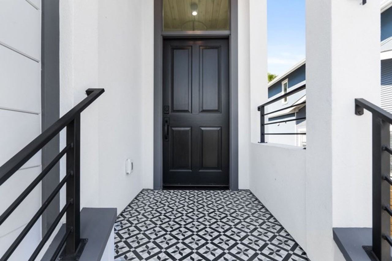 984 57th St - Photo 2 of 30