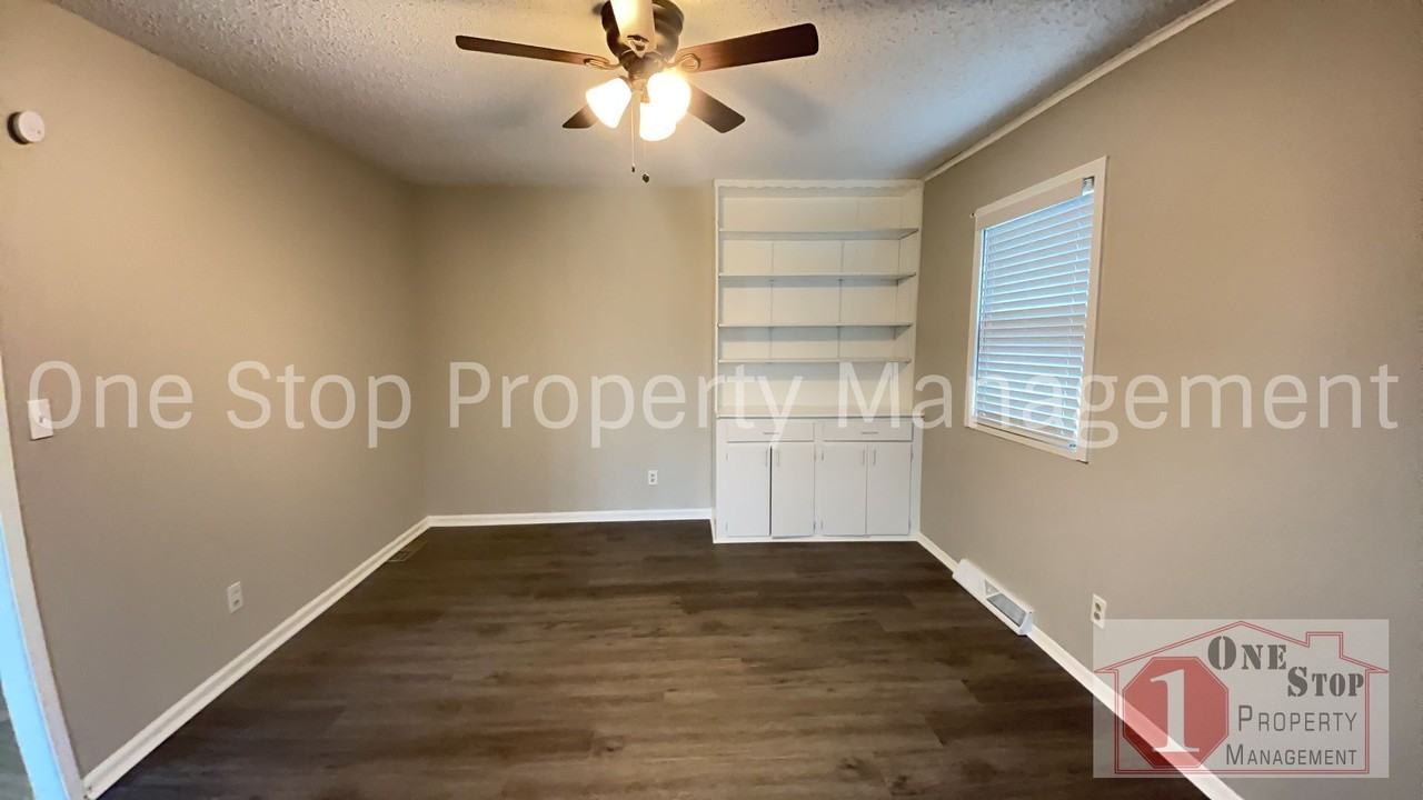 5714 Ne 49th St - Photo 4 of 24