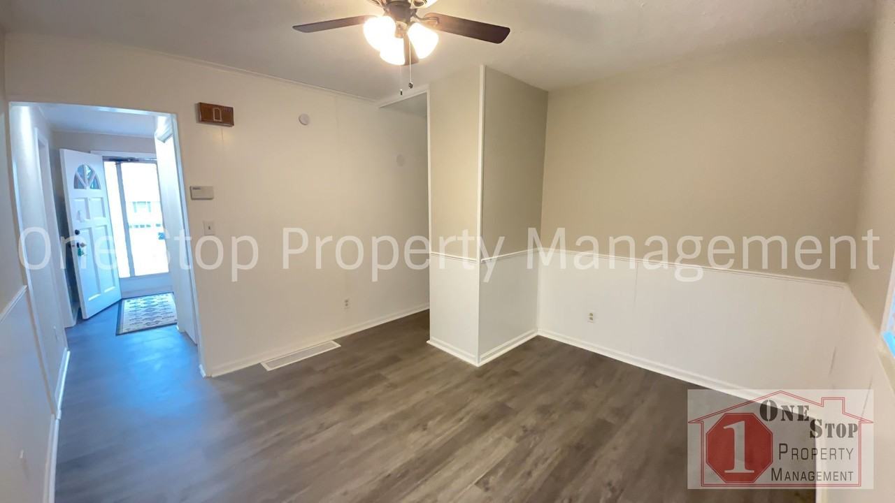 5714 Ne 49th St - Photo 5 of 24