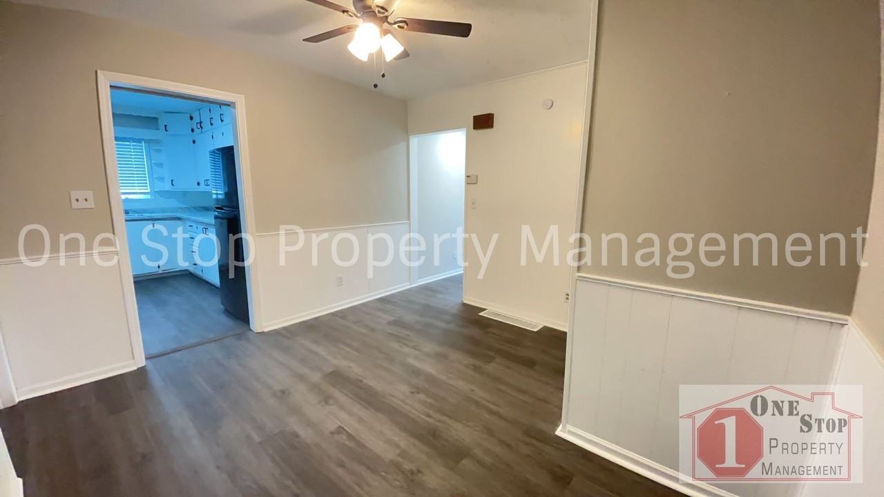 5714 Ne 49th St - Photo 6 of 24