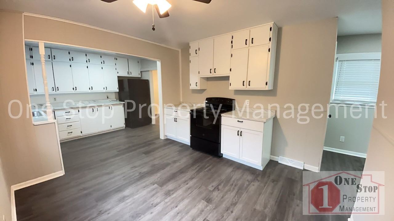 5714 Ne 49th St - Photo 7 of 24