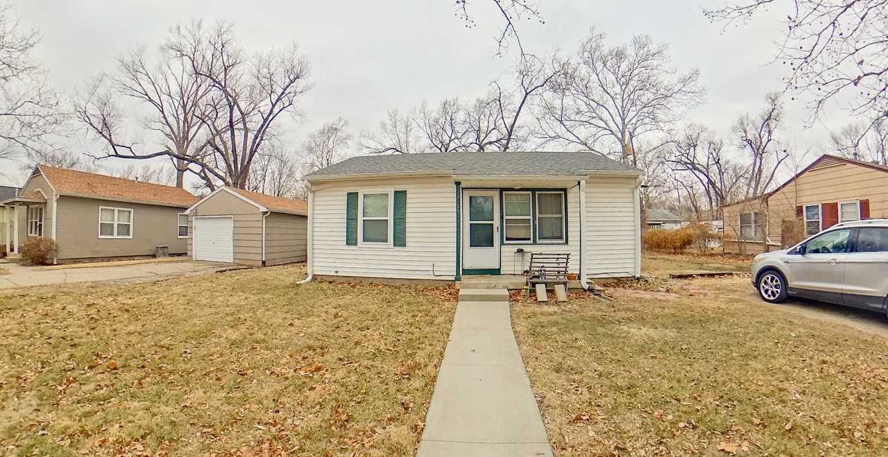 2125 Green Ave - Photo 7 of 8