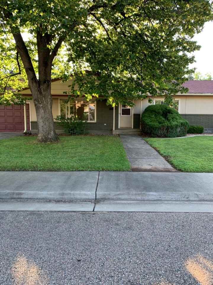 1600 Prospect Ln - Photo 2 of 32