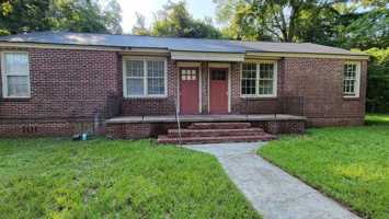 featured image of 6 Woodlawn Ct