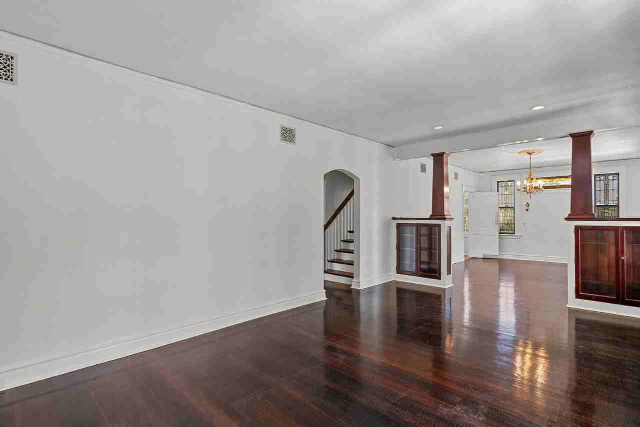 7325 Sutherland Ave - Photo 4 of 28