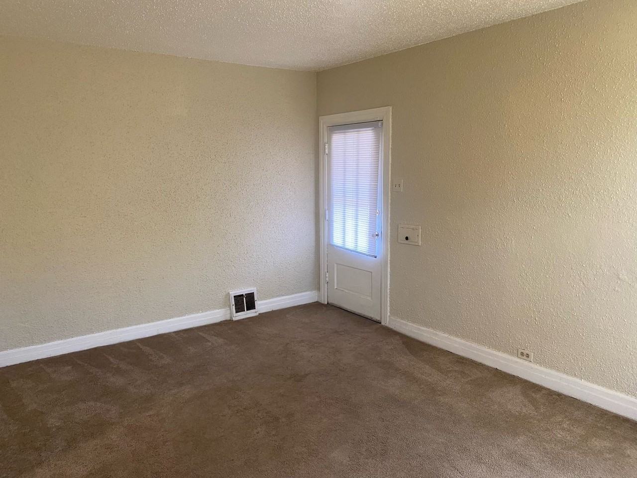 9279 E Breckenridge Rd - Photo 2 of 17