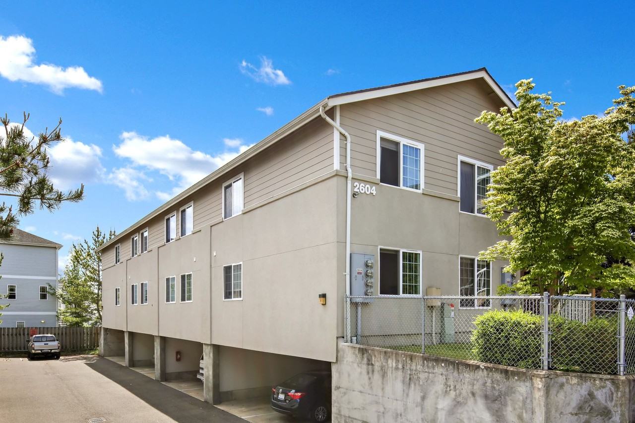 South Campus Place - Photo 6 of 20