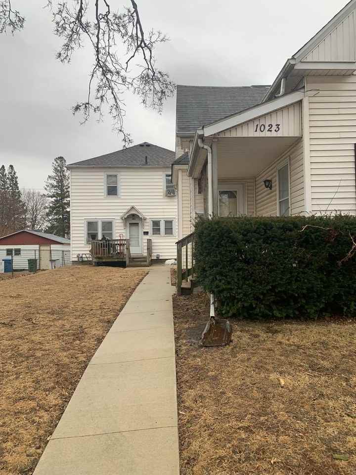 1023 W 5th St - Photo 2 of 3