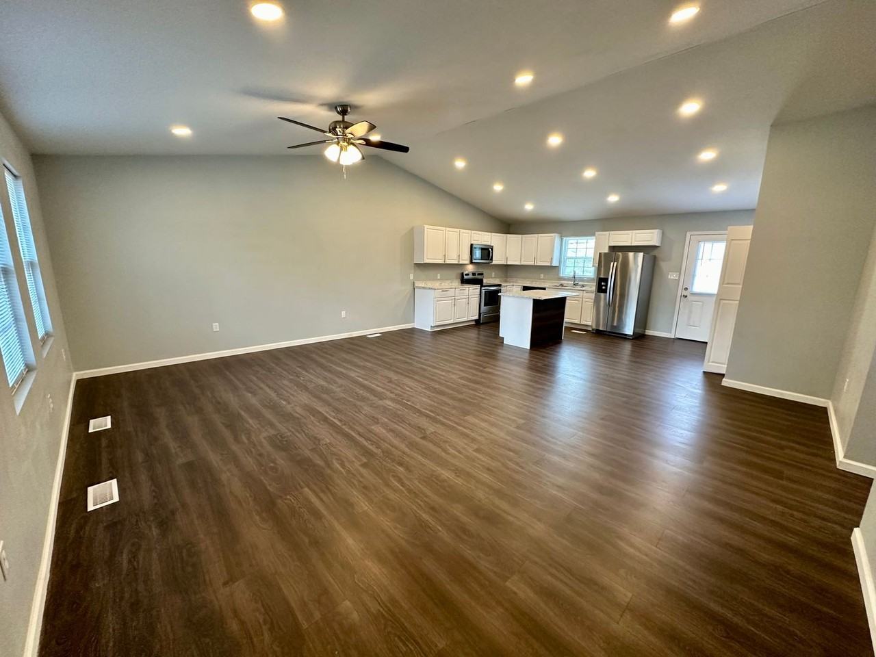 514 Robertson St - Photo 2 of 15