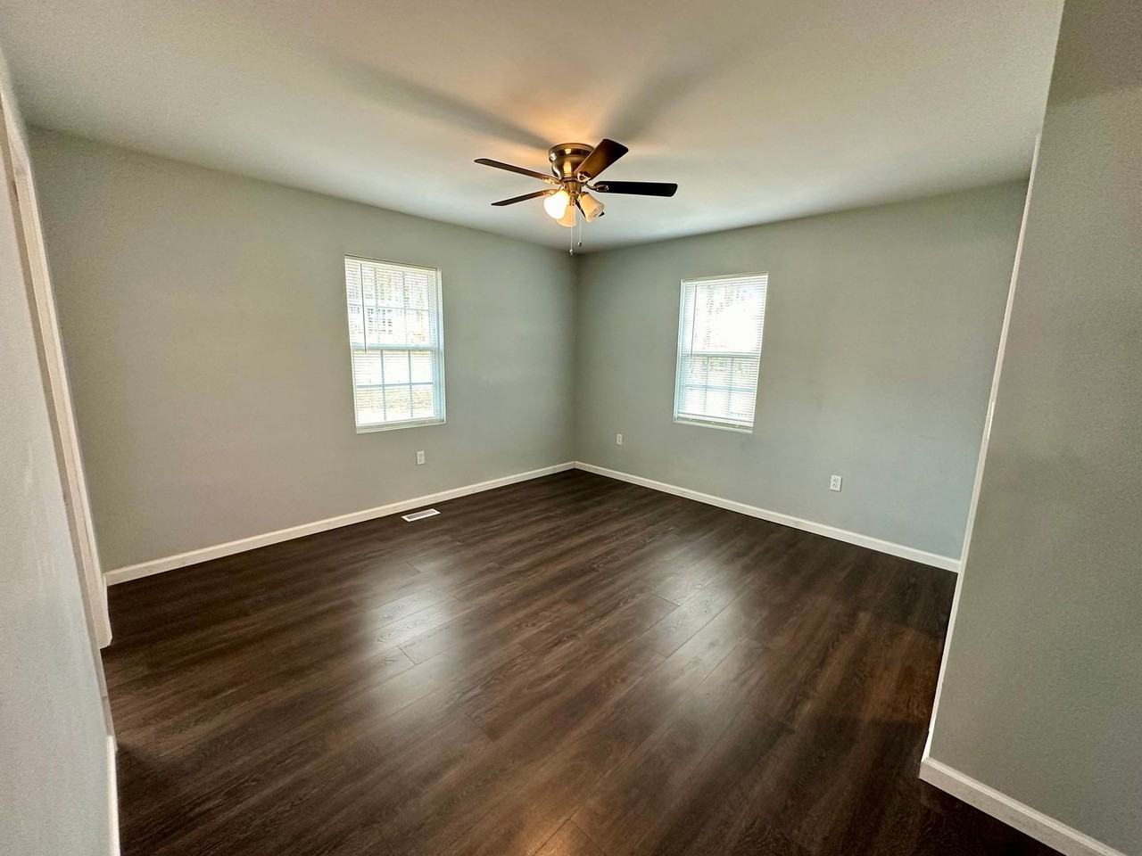 514 Robertson St - Photo 4 of 15