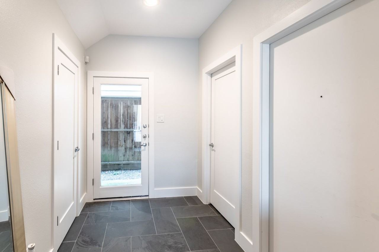 4104 Spencer St #B - Photo 3 of 30