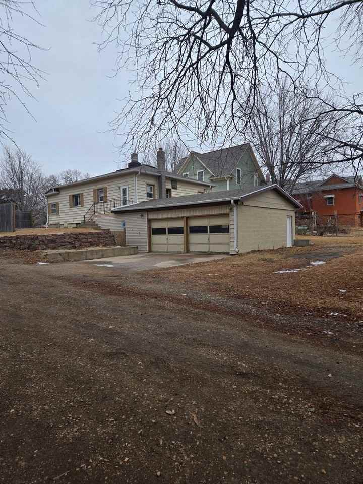 721 W 2nd Ave - Photo 2 of 17