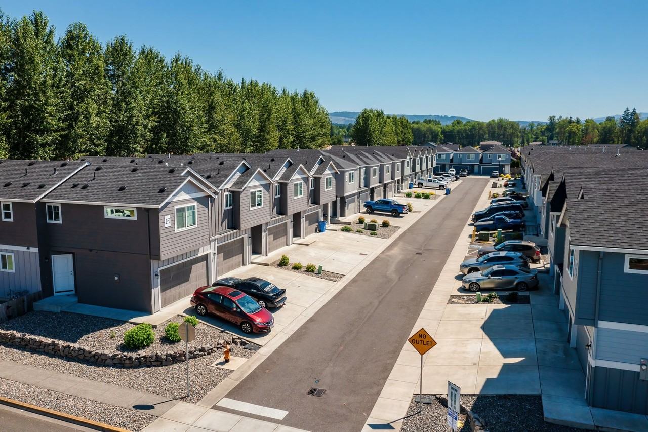 Oak Heritage Townhomes - Photo 3 of 50