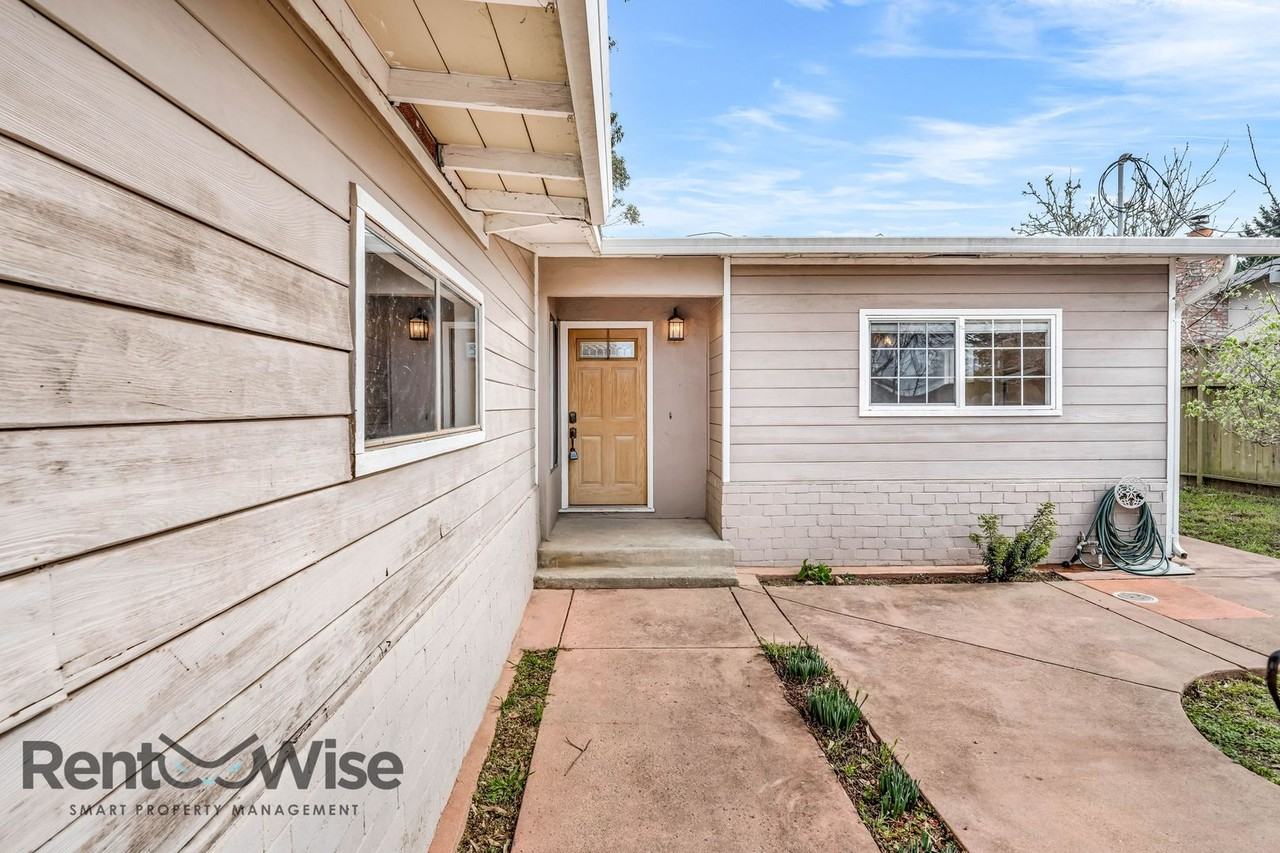 1316 Crespi Dr - Photo 3 of 48