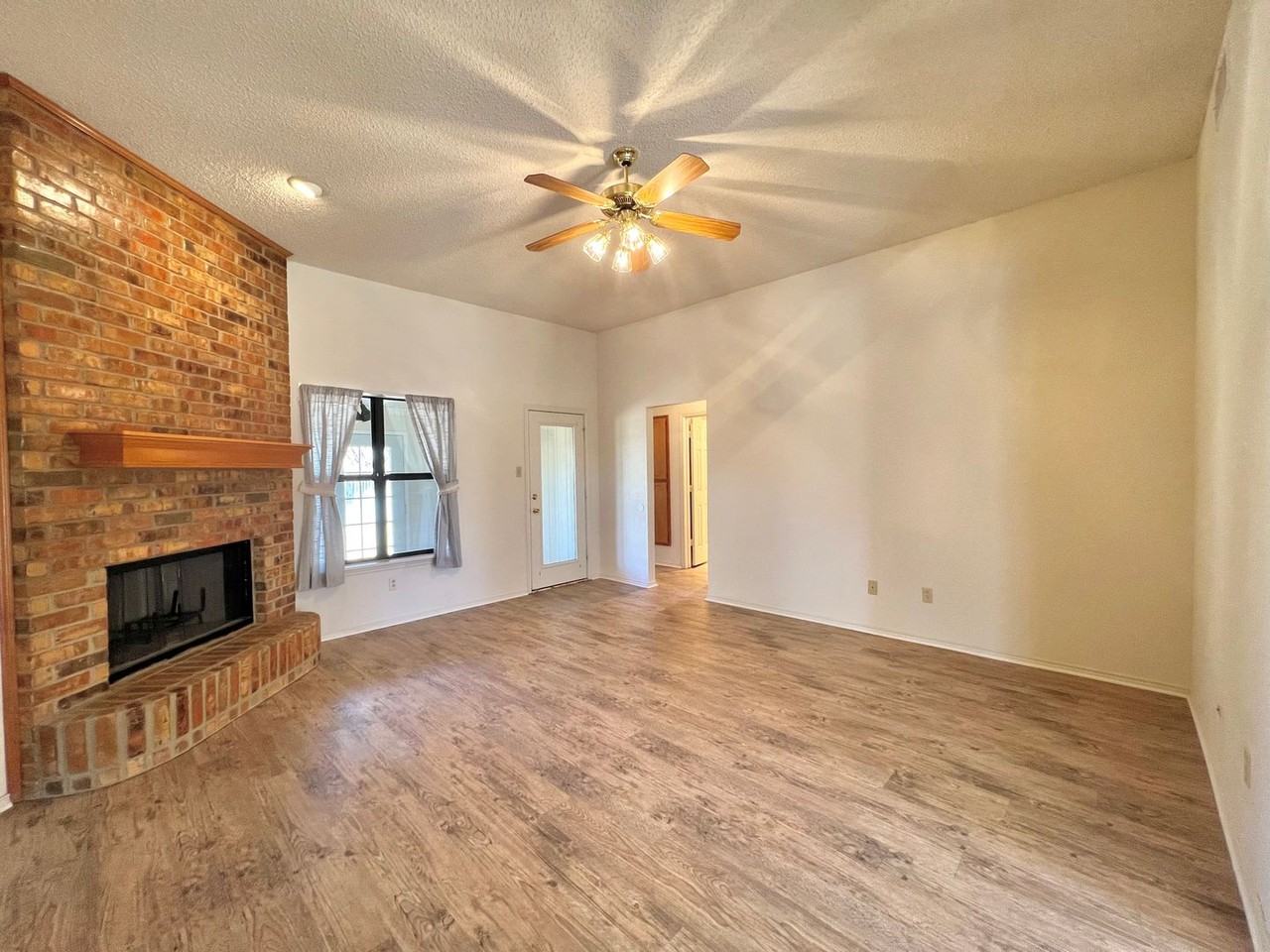 5806 2nd St - Photo 2 of 23