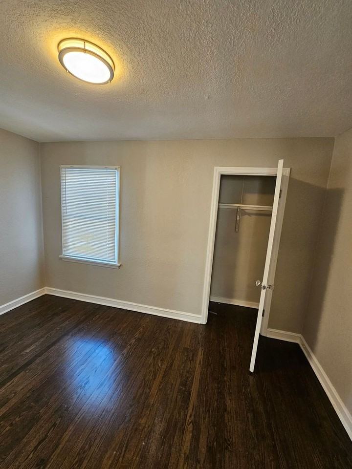4943 N 24th Pl - Photo 4 of 9